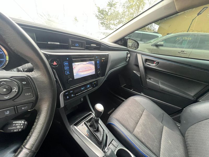 Thumbnail 2 of 2017 Toyota Corolla SE